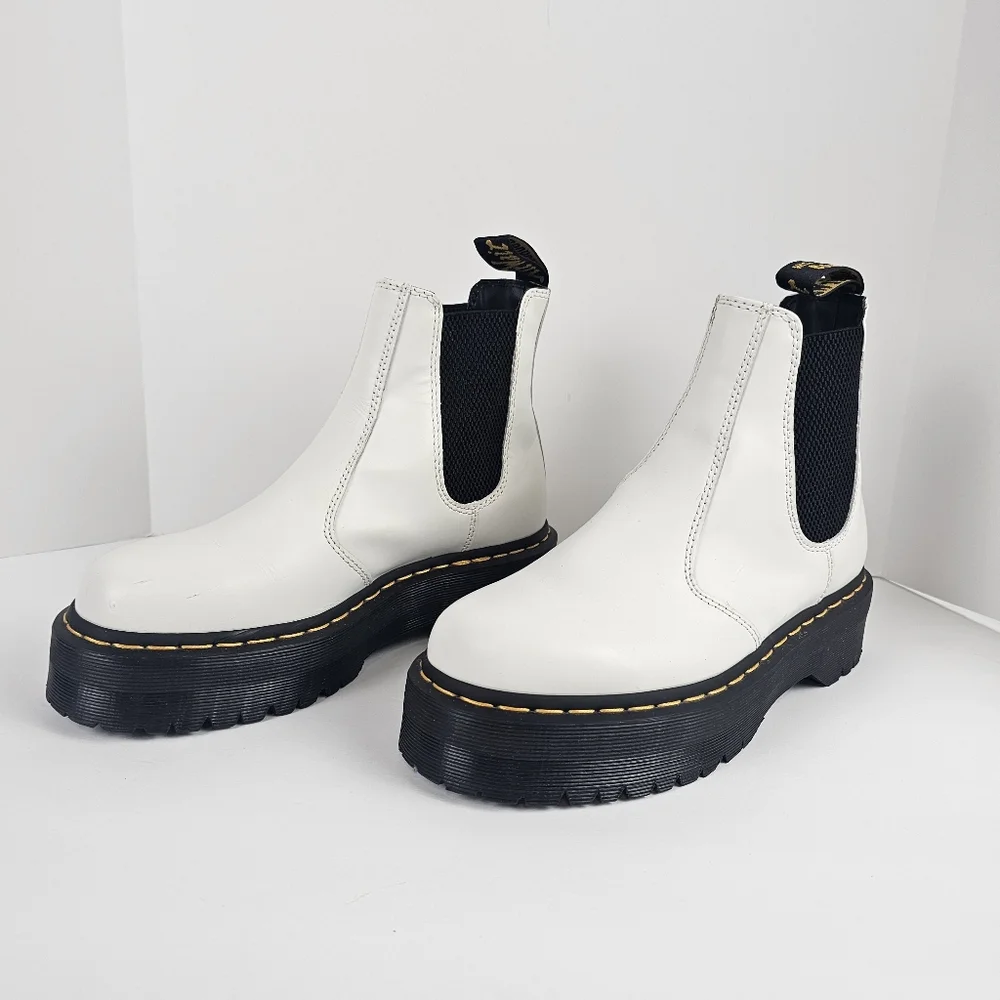 Doc Martens Dr. Martens 2976 Yellow‎ Stitch Smooth Leather Chelsea Boots M8/L9